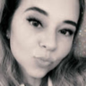 Meet your Posher, Hollie